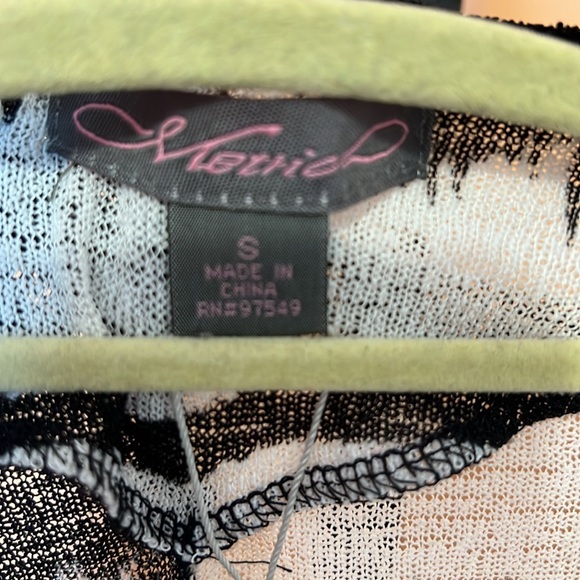 Metric sheer shawl size small - Picture 7 of 8